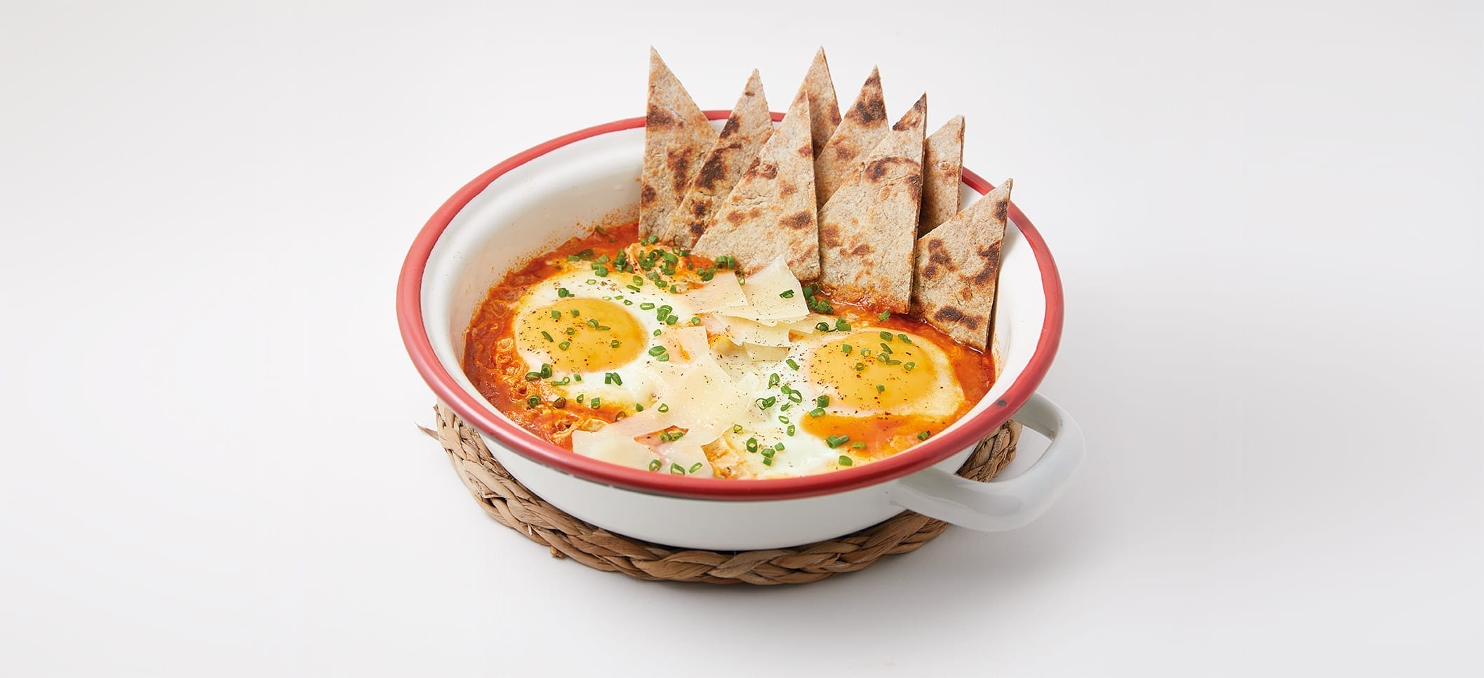 Huevos rancheros con pan chapatí