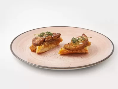 Montadito de foie con cebolla caramelizada