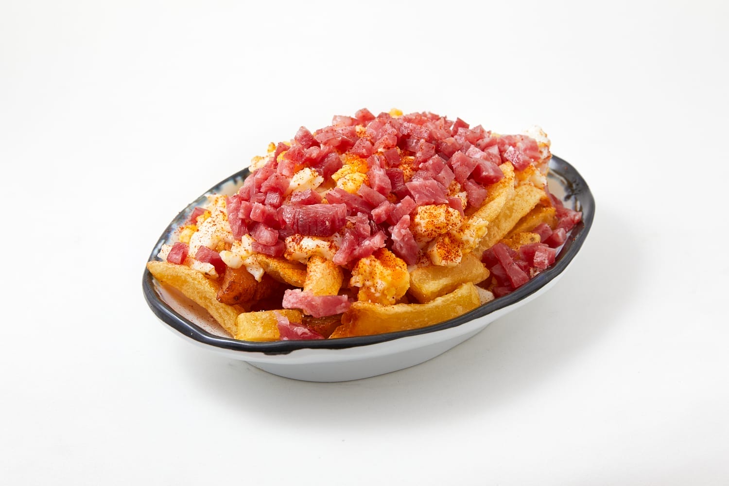 Huevos rotos con salchichón de Málaga 
